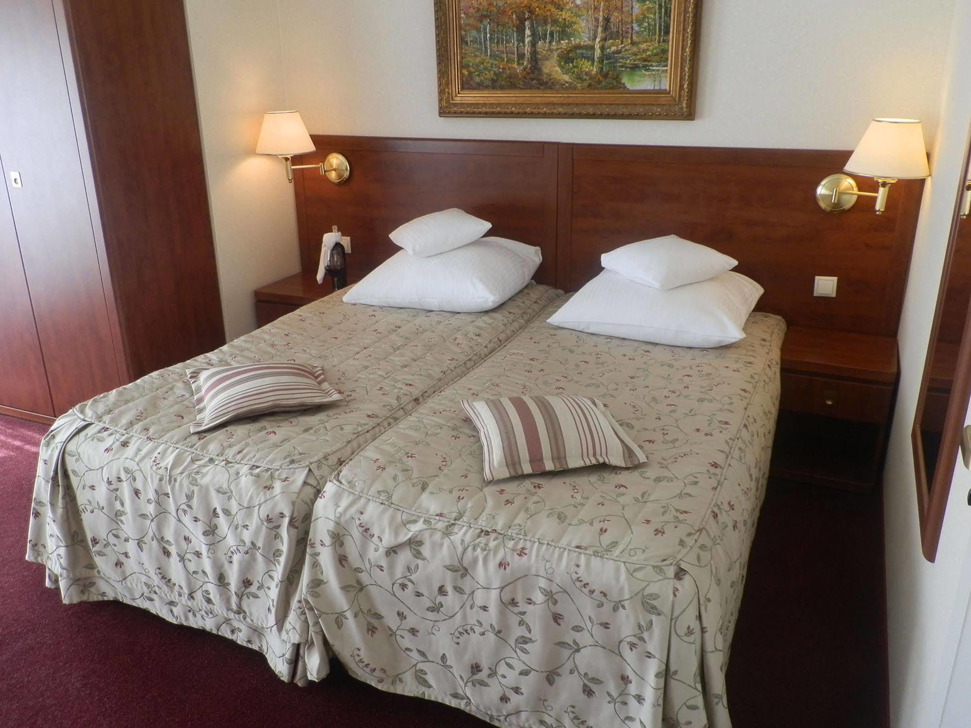 Willa Alexander Resort & Spa - Caloroczny Kryty Basen Миелно Екстериор снимка