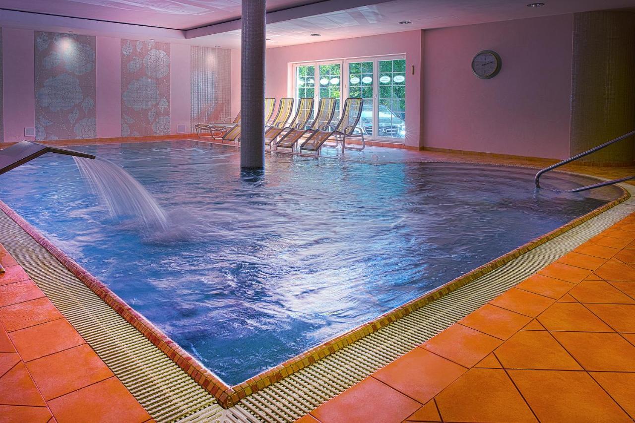 Willa Alexander Resort & Spa - Caloroczny Kryty Basen Миелно Екстериор снимка